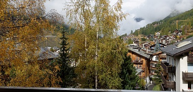 zermatt_parrot_ferienwohnung_apartment_immozermatt_aussicht_dorf_sommer